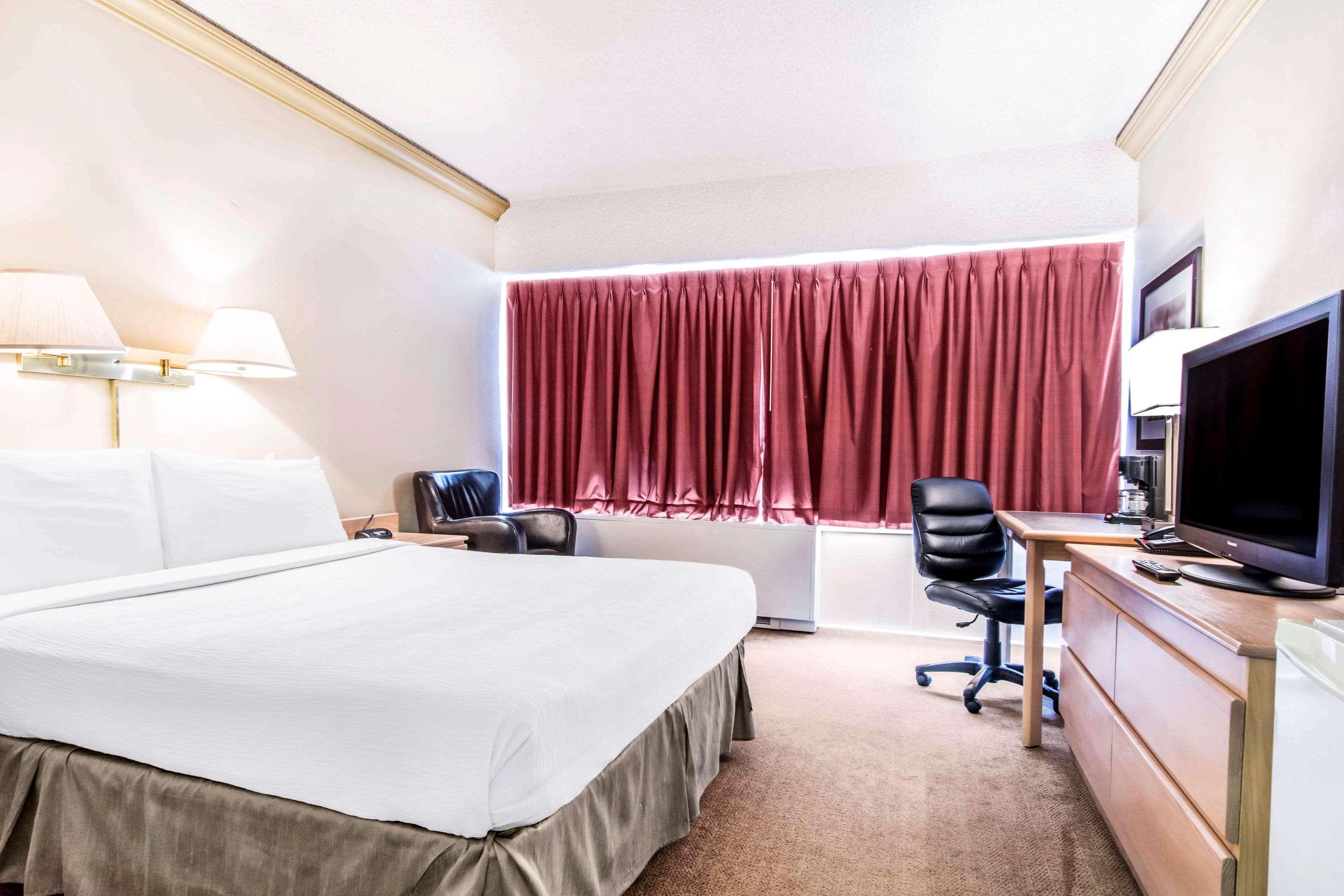 Travelodge By Wyndham Trois-Rivieres Exterior photo