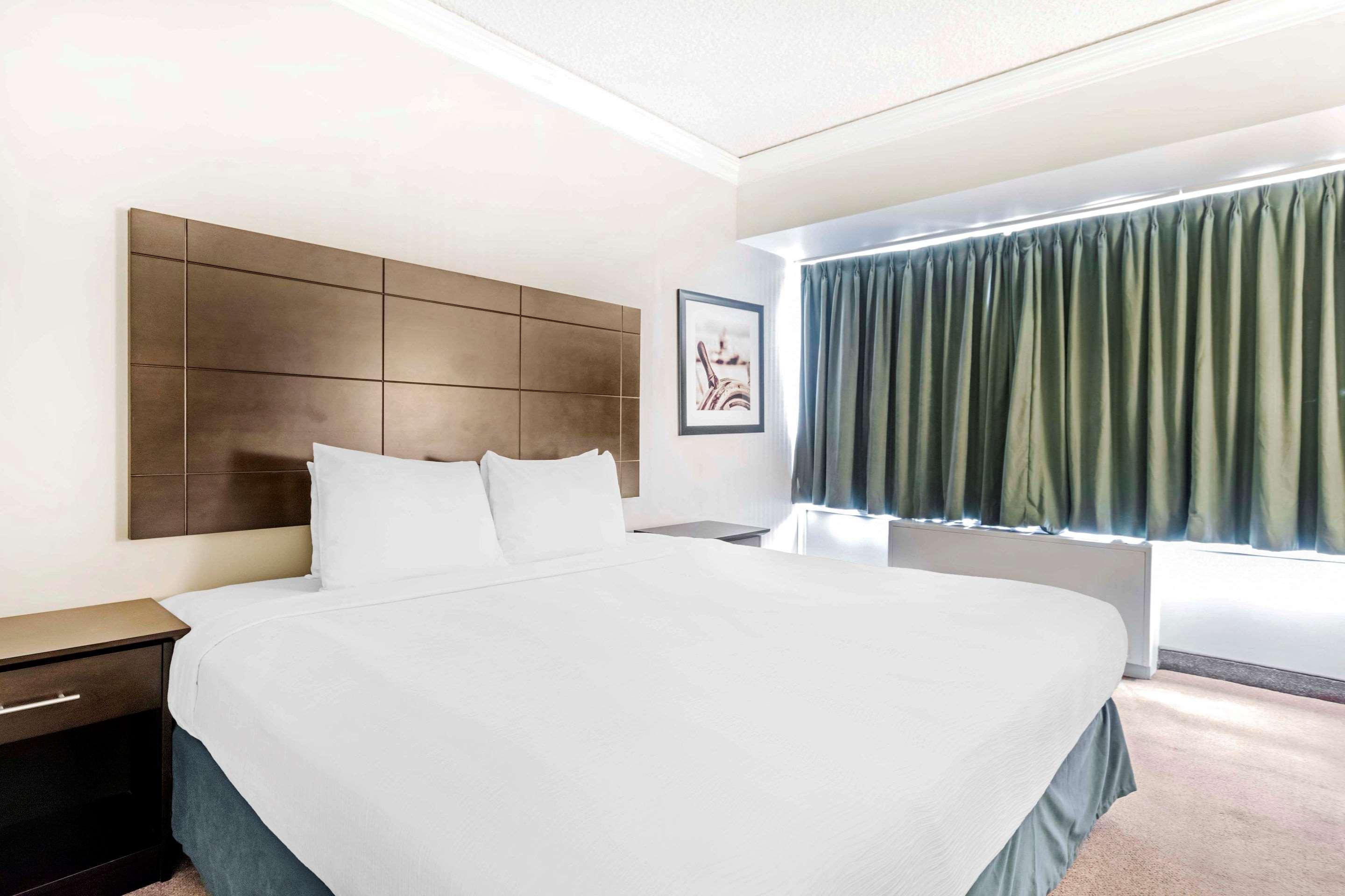 Travelodge By Wyndham Trois-Rivieres Exterior photo
